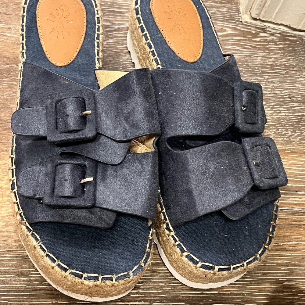 Blue suede platform Sandel size 9